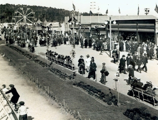 Crowds enjoy Pacific City. (Click to enlarge.)